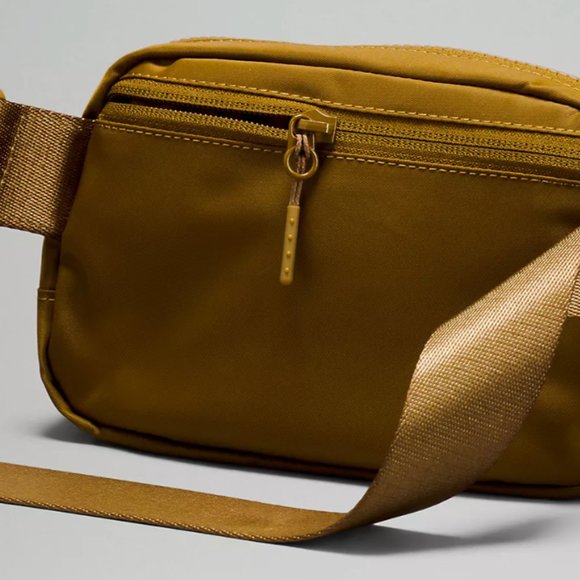 (2313) NWT LULULEMON Everywhere Belt Bag 1L in BURNT CARAMEL (SOLD OUT ONLINE) - Picture 4 of 5